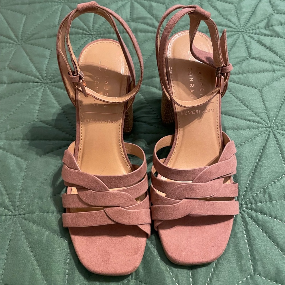LC Lauren Conrad Strappy Block
Heel Ankle Strap Sandals Pink Mauve Suede Size 7M